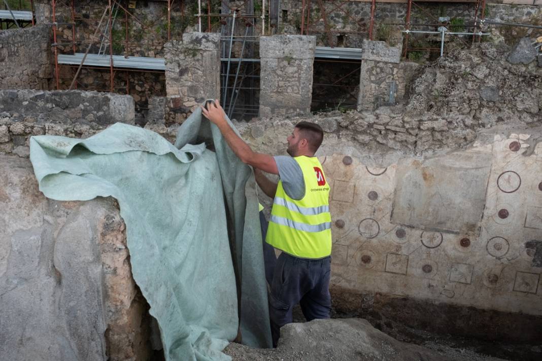 15 dakikada yeryüzünden silinen Pompei'de yeni keşif: Fırına sığınmışlar... 5
